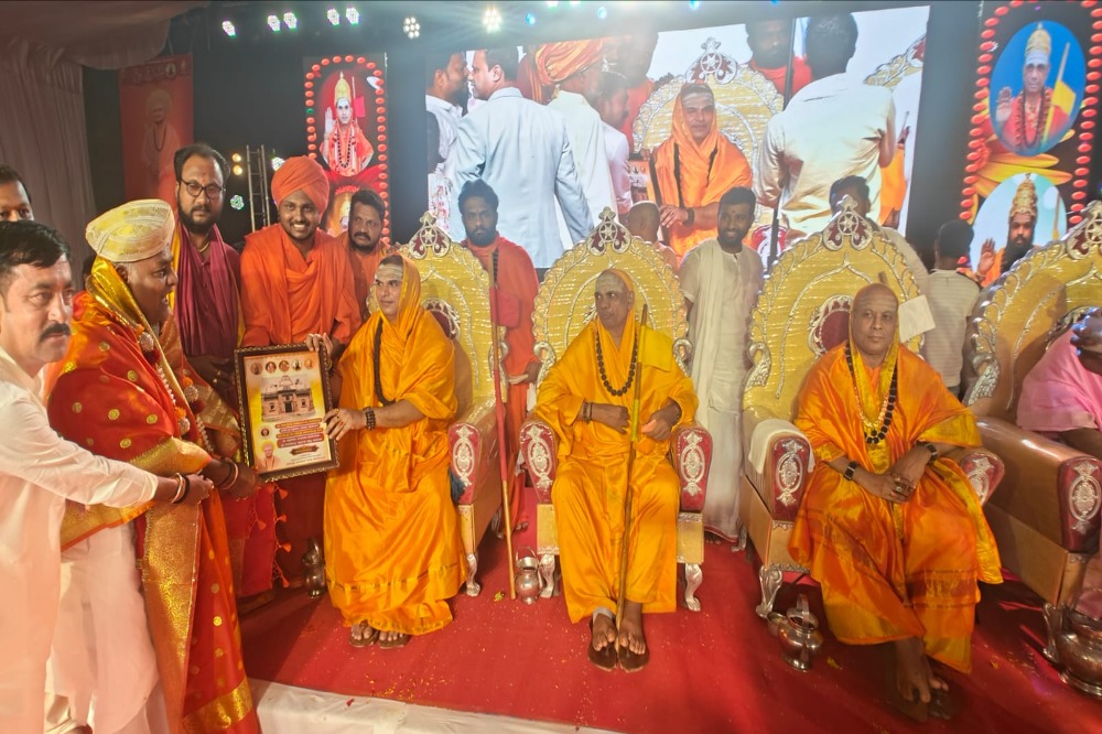 शैक्षणिक क्रांतीसाठी वीरशैव लिंगायत मठाधीशांचे योगदान महत्त्वपूर्ण – मंत्री शिवानंद पाटील